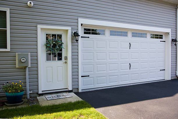 24/7 Emergency Garage Door Panel Replacement experts in Wanakah, NY